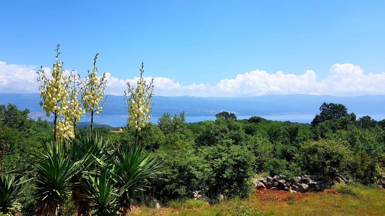 Hilltop Villa Risika Luaran gambar