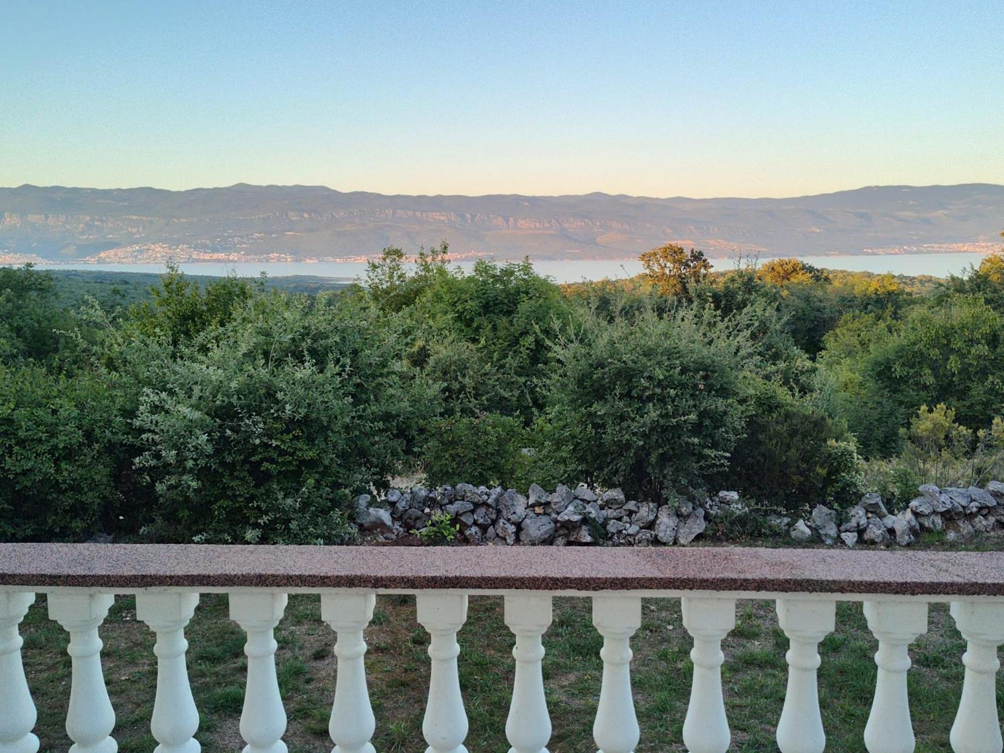 Hilltop Villa Risika Luaran gambar