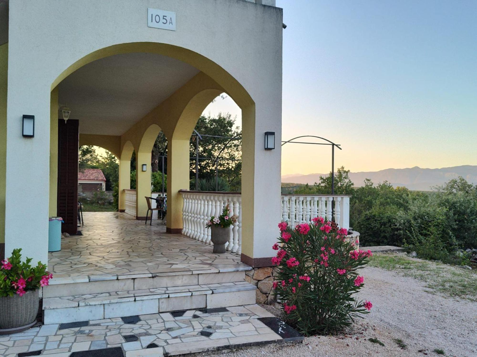 Hilltop Villa Risika Luaran gambar